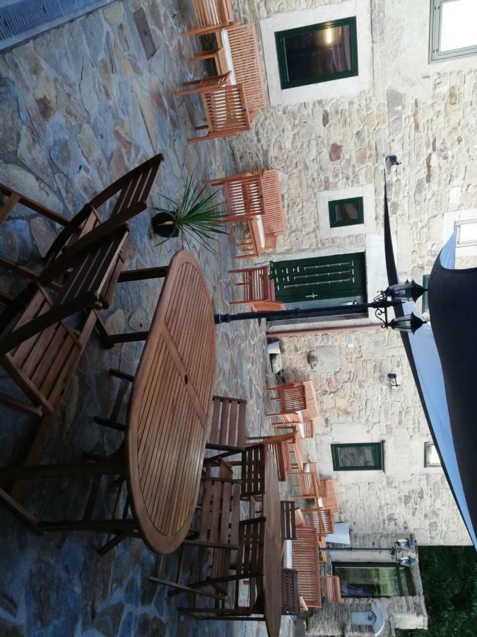Hosteria Calixtino Palas de Rei Exterior photo